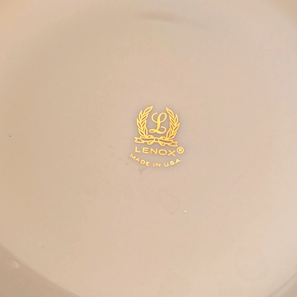 Lenox Holiday Holly & Berry Serving Bowl - Picture 3 of 3